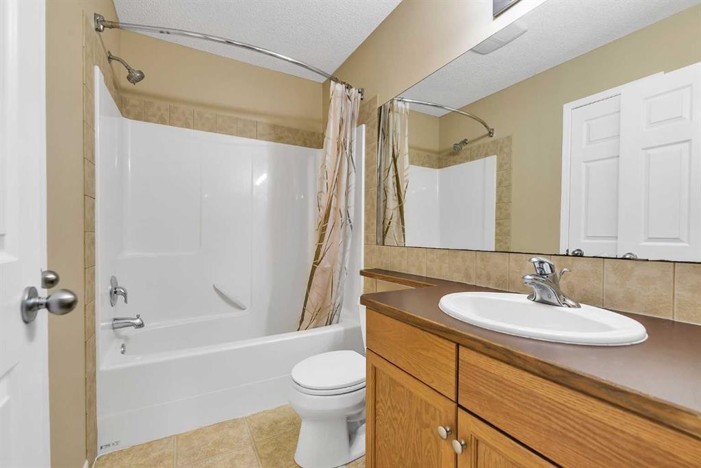 247 Evermeadow Avenue Sw, Calgary, AB - Indoor Photo Showing Bathroom