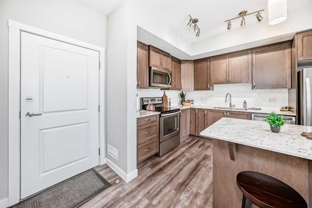 1212-3727 Sage Hill Drive Nw, Calgary, AB - Indoor Photo Showing Kitchen With Stainless Steel Kitchen