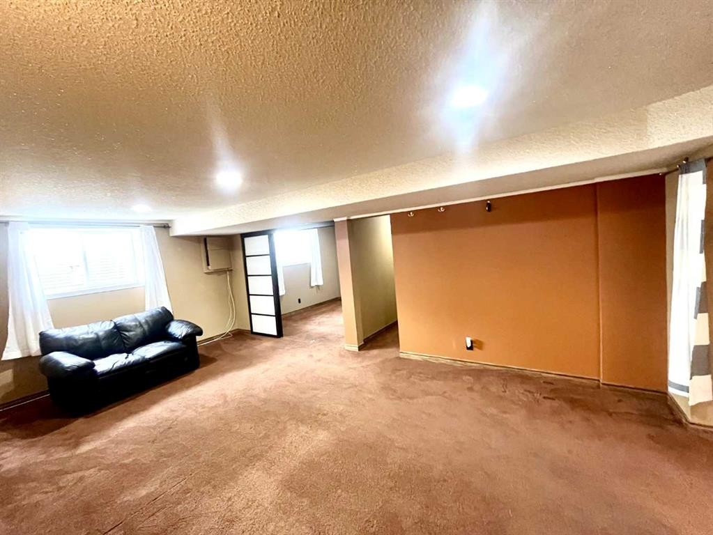 5104 Marshall Road Ne, Calgary, AB - Indoor Photo Showing Other Room