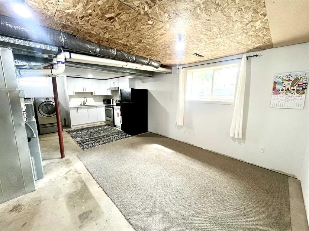 5104 Marshall Road Ne, Calgary, AB - Indoor Photo Showing Garage