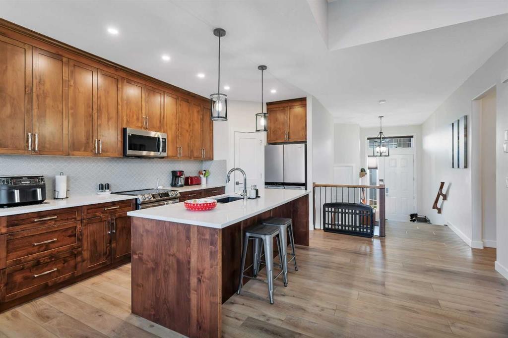 11 Vireo Avenue, Olds, AB - Indoor Photo Showing Kitchen With Upgraded Kitchen