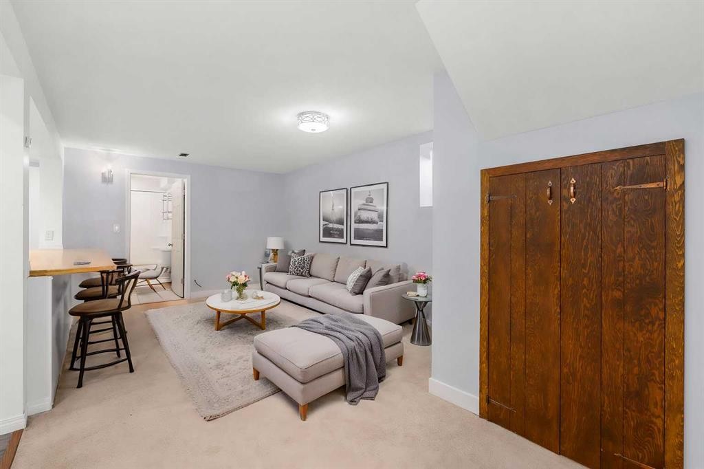 630 69 Avenue Sw, Calgary, AB - Indoor