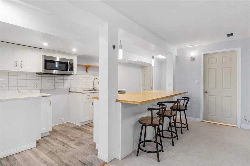 630 69 Avenue Sw, Calgary, AB - Indoor Photo Showing Kitchen