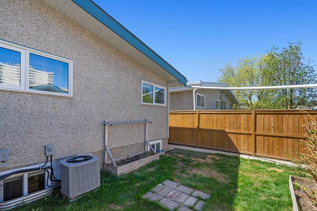 630 69 Avenue Sw, Calgary, AB - Outdoor With Exterior