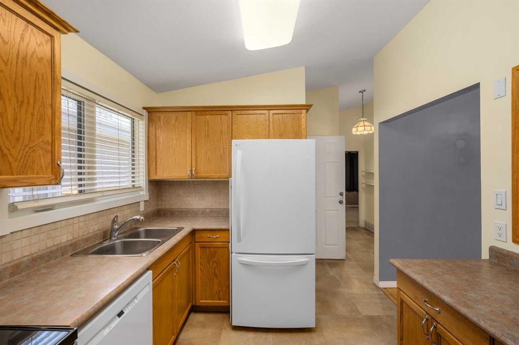 630 69 Avenue Sw, Calgary, AB - Indoor Photo Showing Kitchen With Double Sink