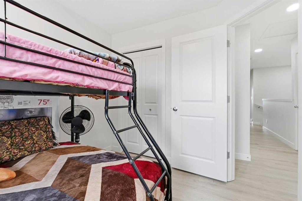 1612 Rangeview Drive Se, Calgary, AB - Indoor Photo Showing Other Room