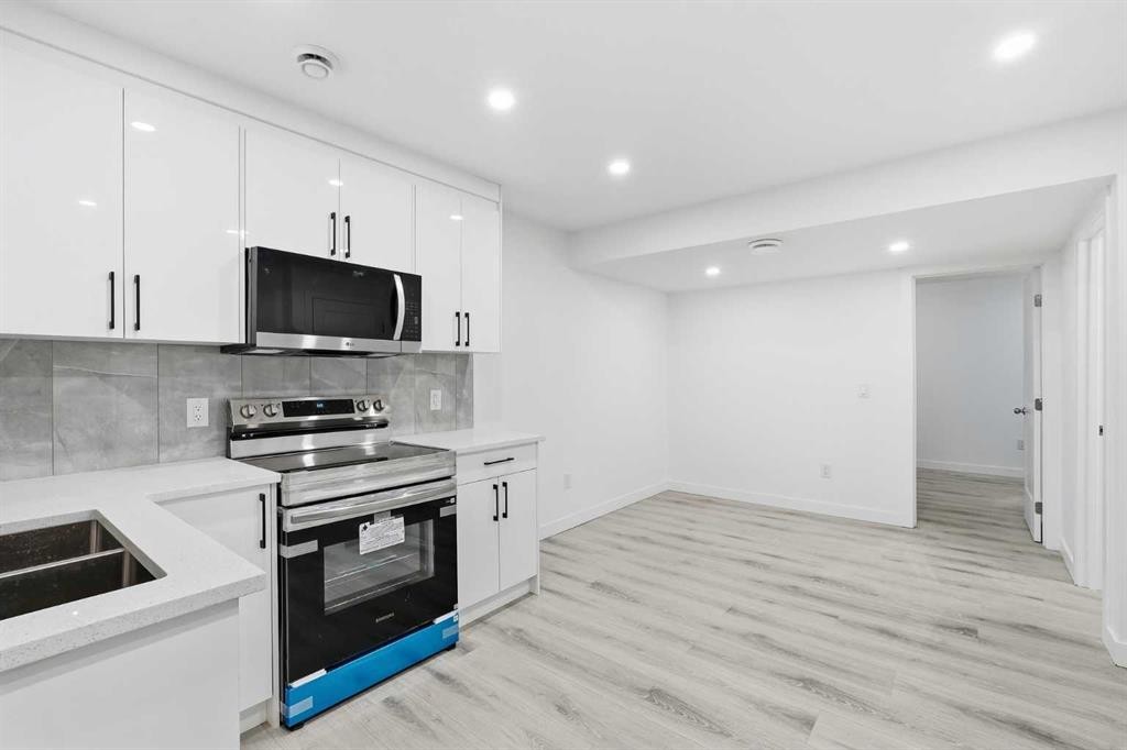 1612 Rangeview Drive Se, Calgary, AB - Indoor Photo Showing Kitchen