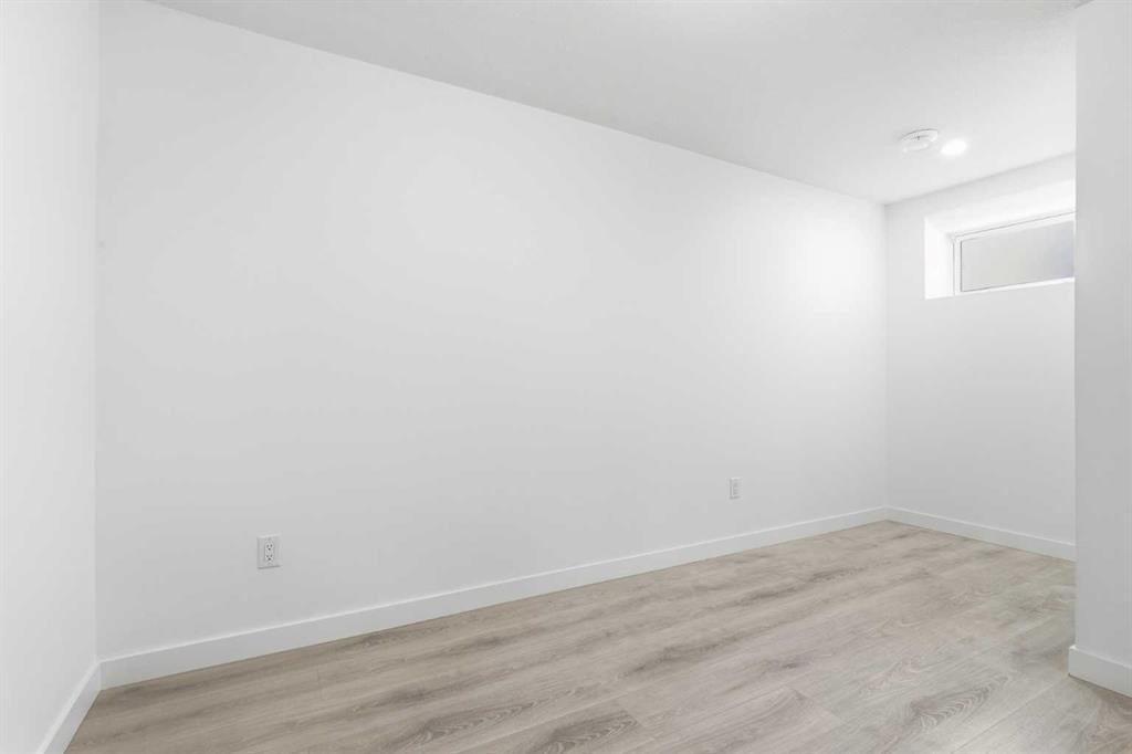1612 Rangeview Drive Se, Calgary, AB - Indoor Photo Showing Other Room