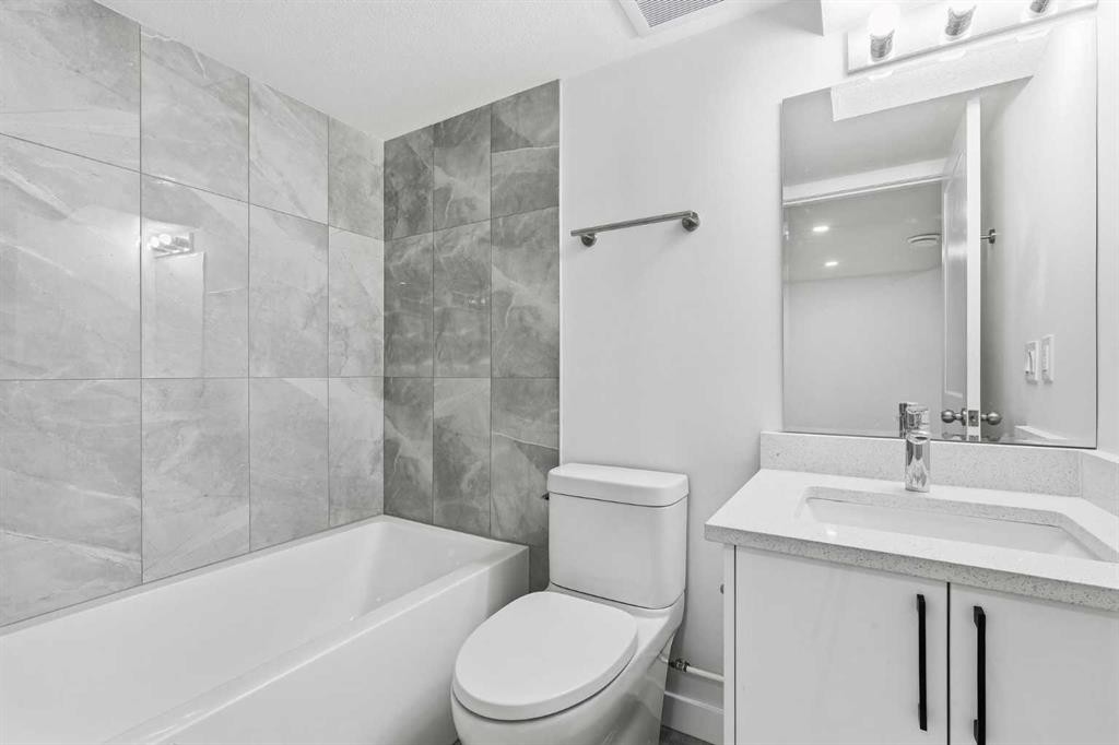 1612 Rangeview Drive Se, Calgary, AB - Indoor Photo Showing Bathroom