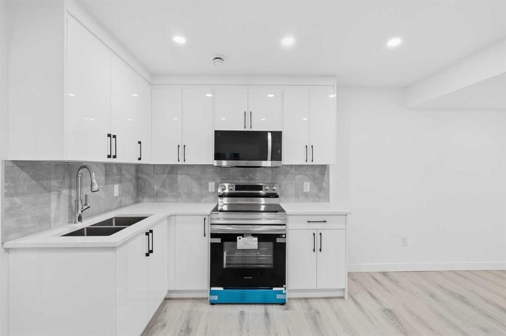 1612 Rangeview Drive Se, Calgary, AB - Indoor Photo Showing Kitchen With Double Sink