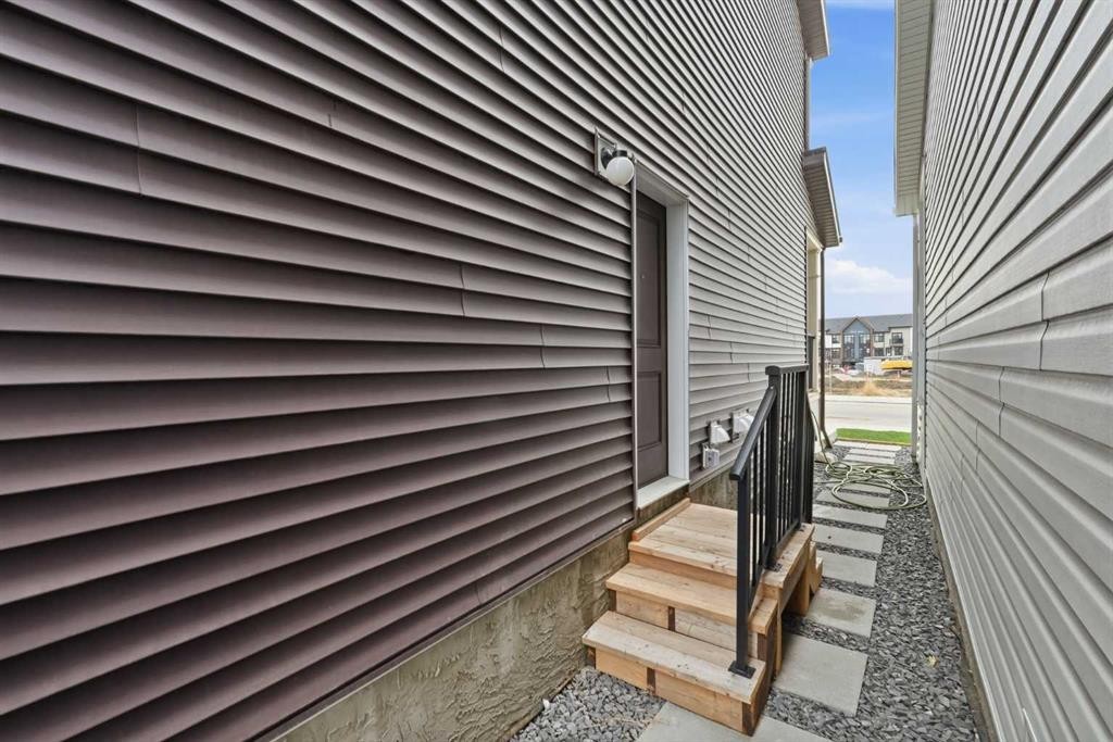 1612 Rangeview Drive Se, Calgary, AB - Outdoor