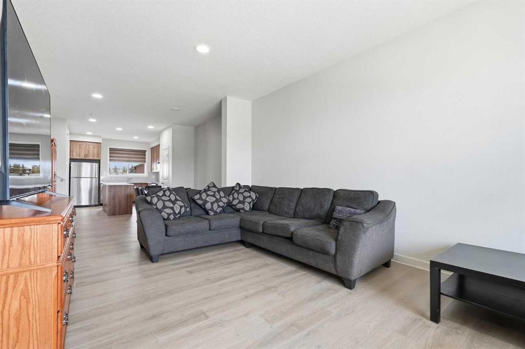 1612 Rangeview Drive Se, Calgary, AB - Indoor Photo Showing Living Room