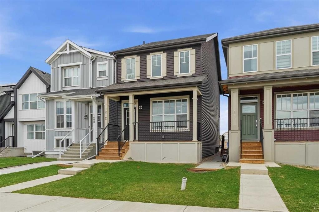 1612 Rangeview Drive Se, Calgary, AB - Outdoor With Facade
