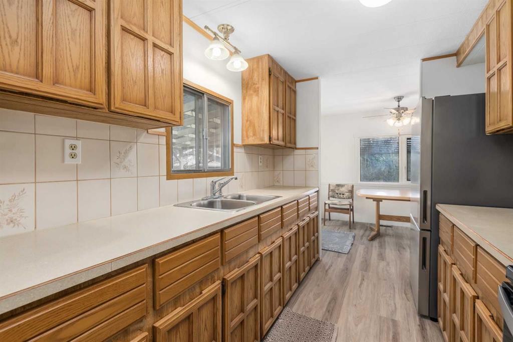 416 2 Avenue, Drumheller, AB - Indoor Photo Showing Kitchen With Double Sink