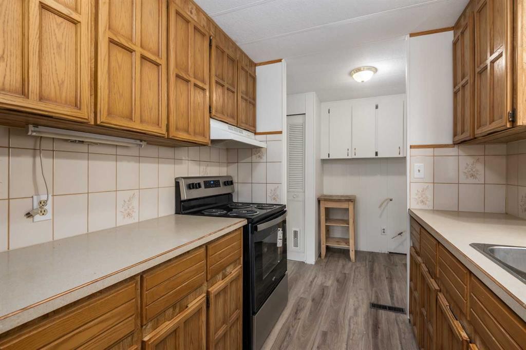 416 2 Avenue, Drumheller, AB - Indoor Photo Showing Kitchen
