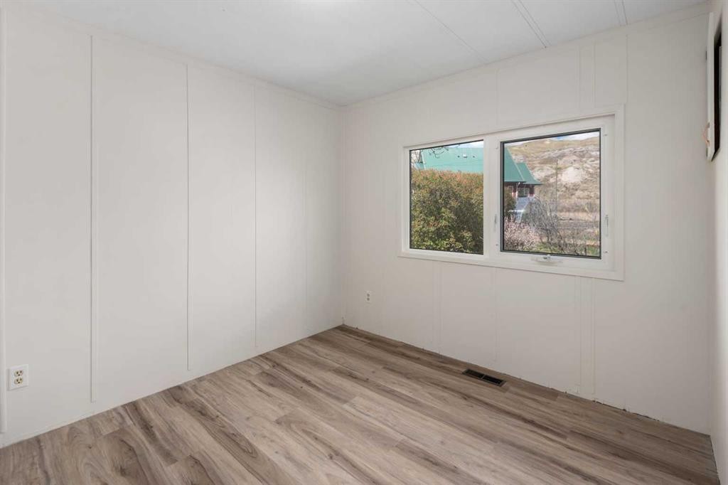 416 2 Avenue, Drumheller, AB - Indoor Photo Showing Other Room