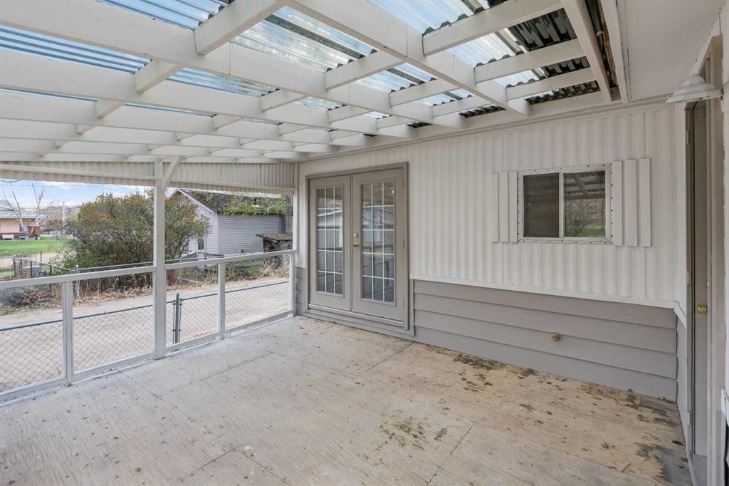 416 2 Avenue, Drumheller, AB - Outdoor With Exterior