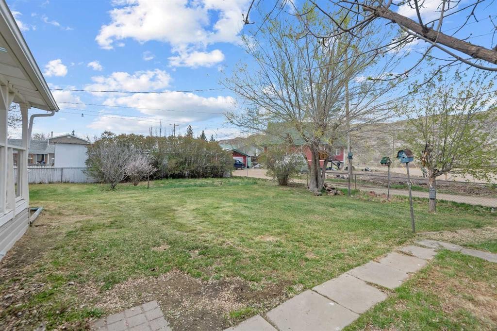 416 2 Avenue, Drumheller, AB - Outdoor With View