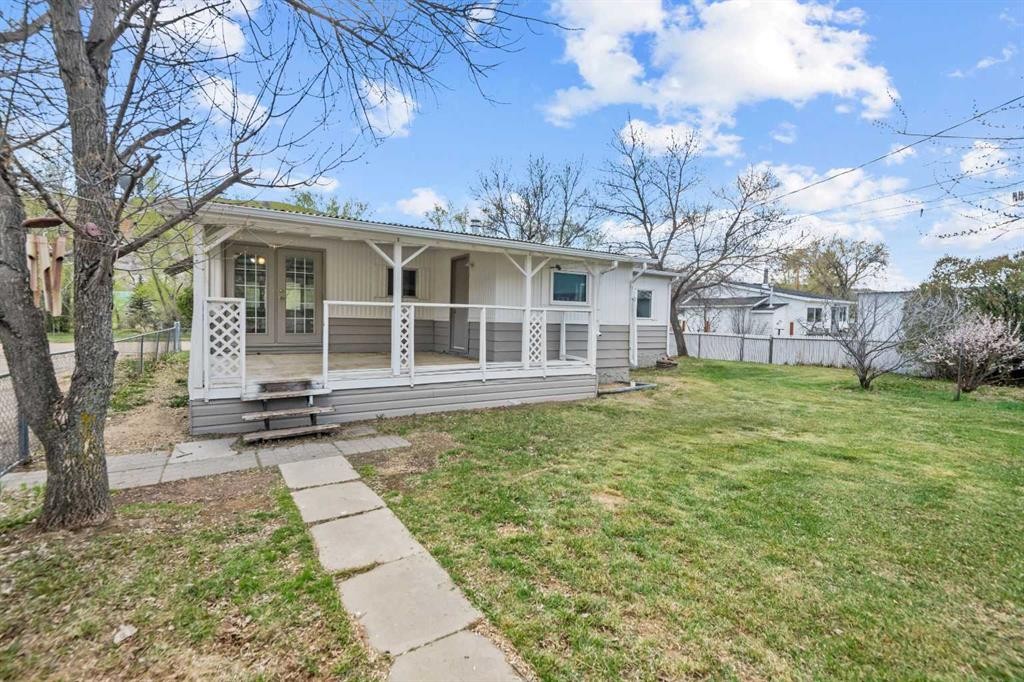 416 2 Avenue, Drumheller, AB - Outdoor With Deck Patio Veranda