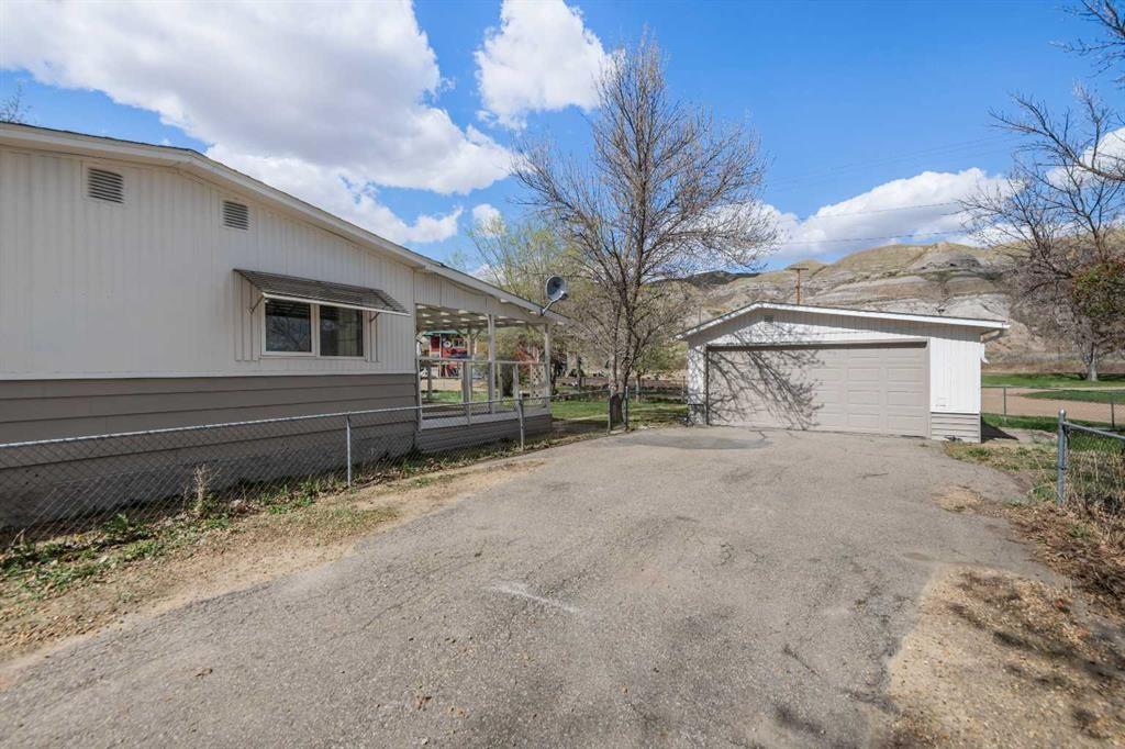 416 2 Avenue, Drumheller, AB - Outdoor