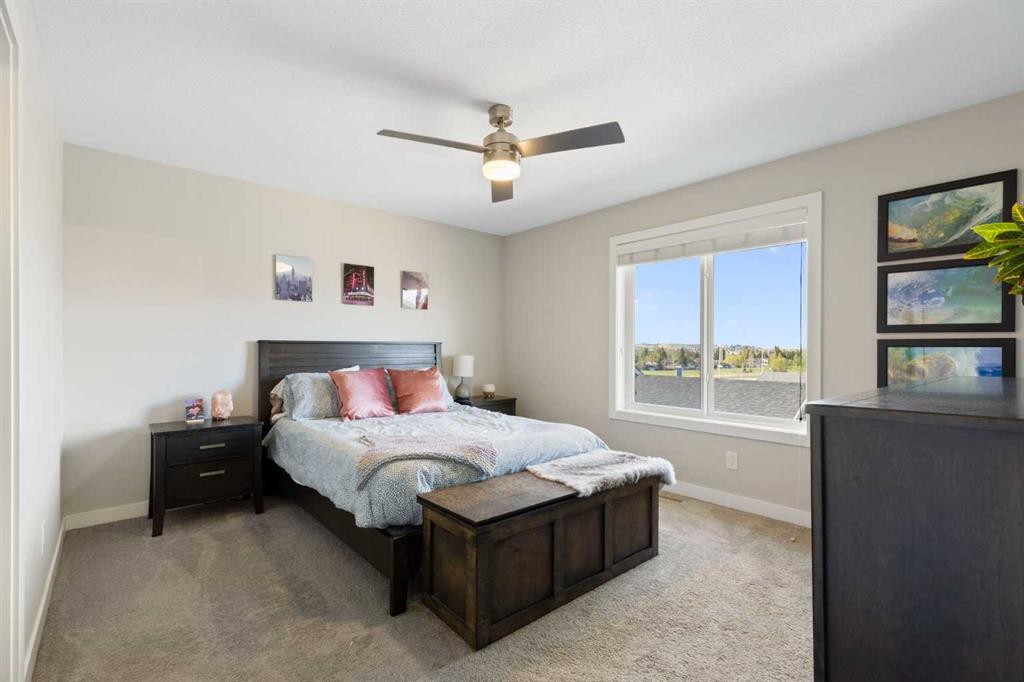 5 D'Arcy Boulevard, Okotoks, AB - Indoor Photo Showing Bedroom