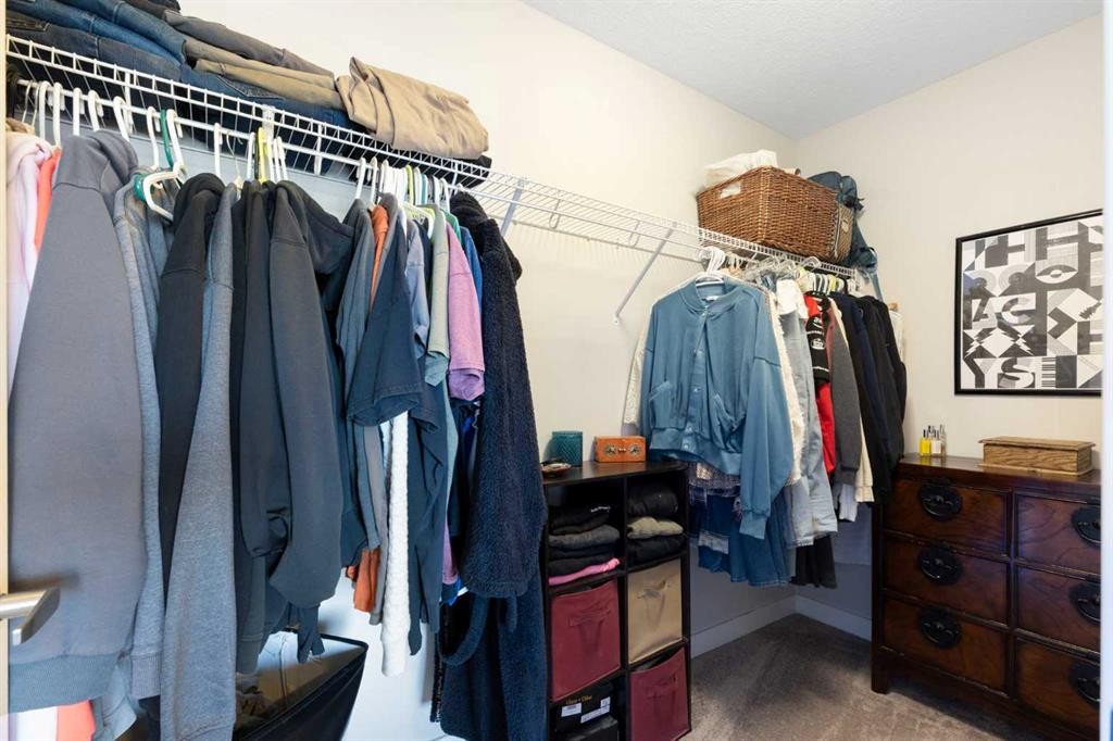 5 D'Arcy Boulevard, Okotoks, AB - Indoor With Storage