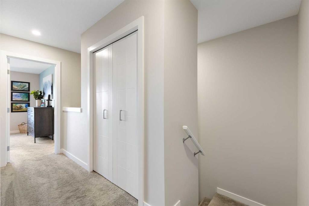 5 D'Arcy Boulevard, Okotoks, AB - Indoor Photo Showing Other Room