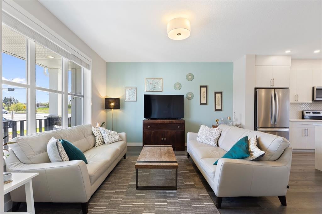 5 D'Arcy Boulevard, Okotoks, AB - Indoor Photo Showing Living Room