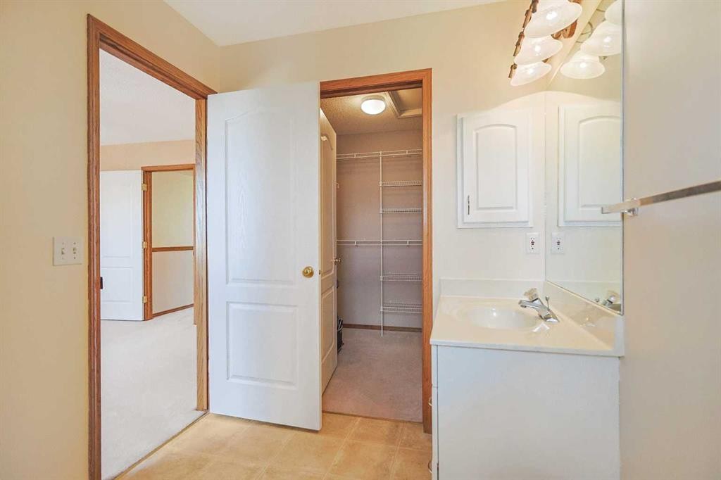 78 Hamptons Link Nw, Calgary, AB - Indoor Photo Showing Bathroom