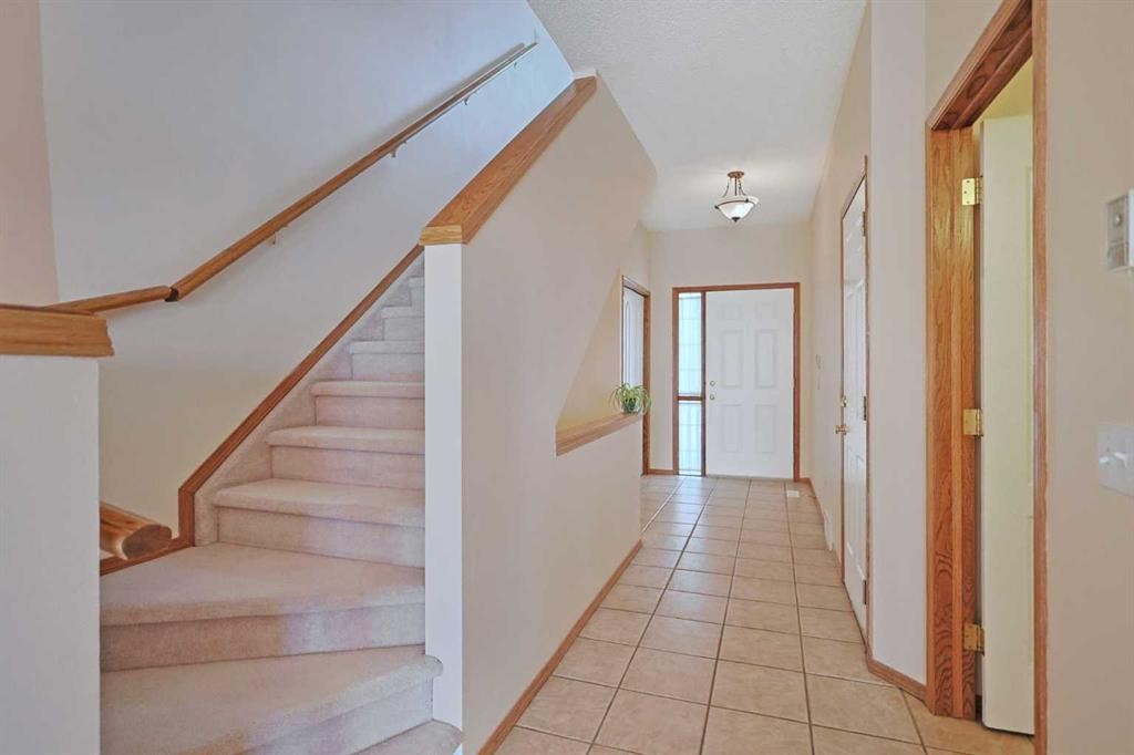 78 Hamptons Link Nw, Calgary, AB - Indoor Photo Showing Other Room