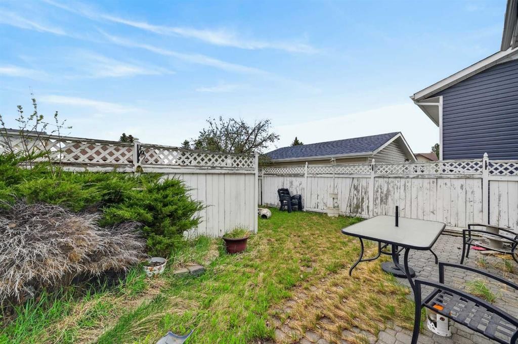 18 Falmere Way Ne, Calgary, AB - Outdoor