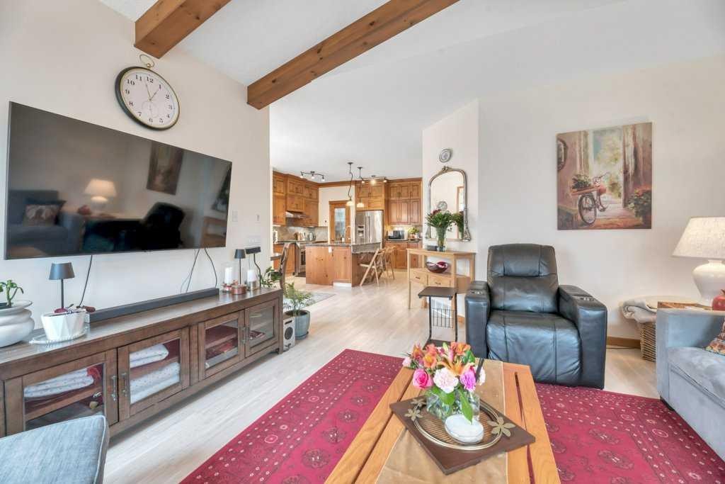 22 Kincora Heights Nw, Calgary, AB - Indoor Photo Showing Living Room