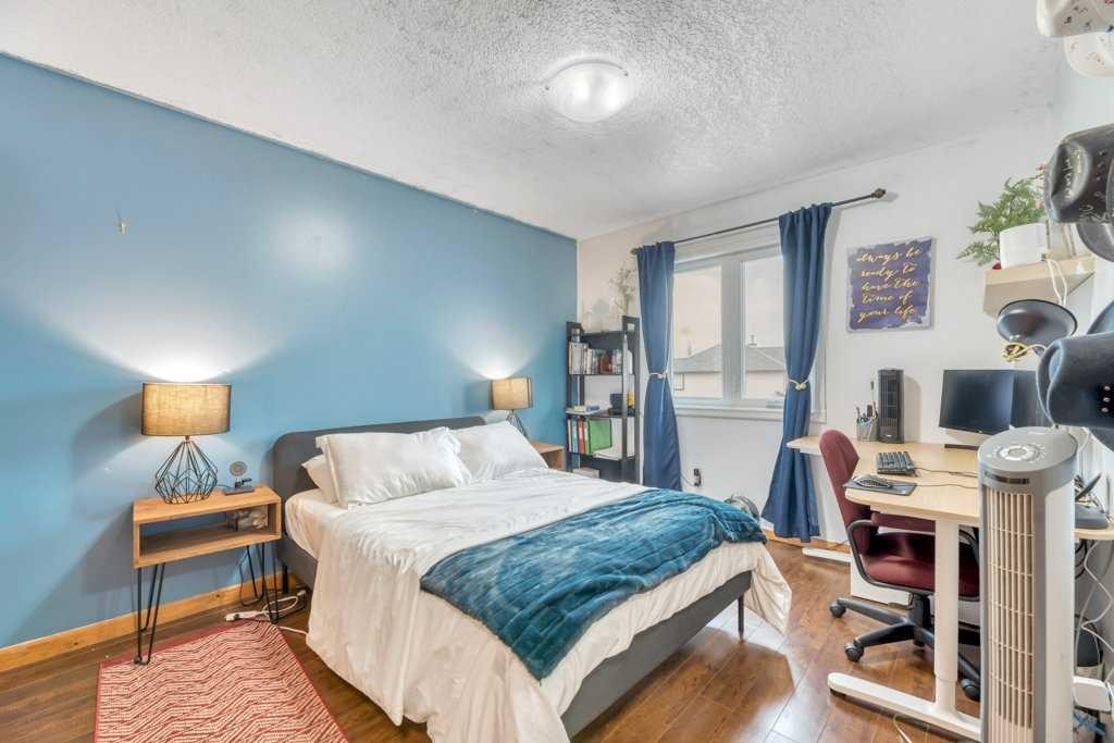 22 Kincora Heights Nw, Calgary, AB - Indoor Photo Showing Bedroom
