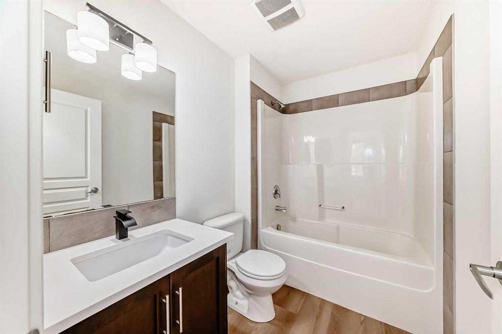 101-22 Panatella Road Nw, Calgary, AB - Indoor Photo Showing Bathroom
