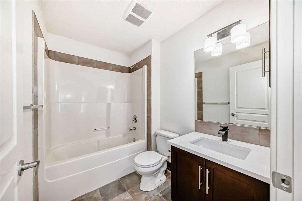 101-22 Panatella Road Nw, Calgary, AB - Indoor Photo Showing Bathroom