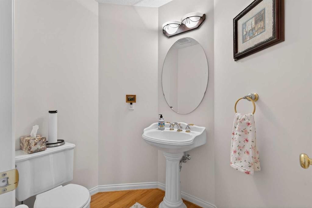307 Hampstead Way Nw, Calgary, AB - Indoor Photo Showing Bathroom