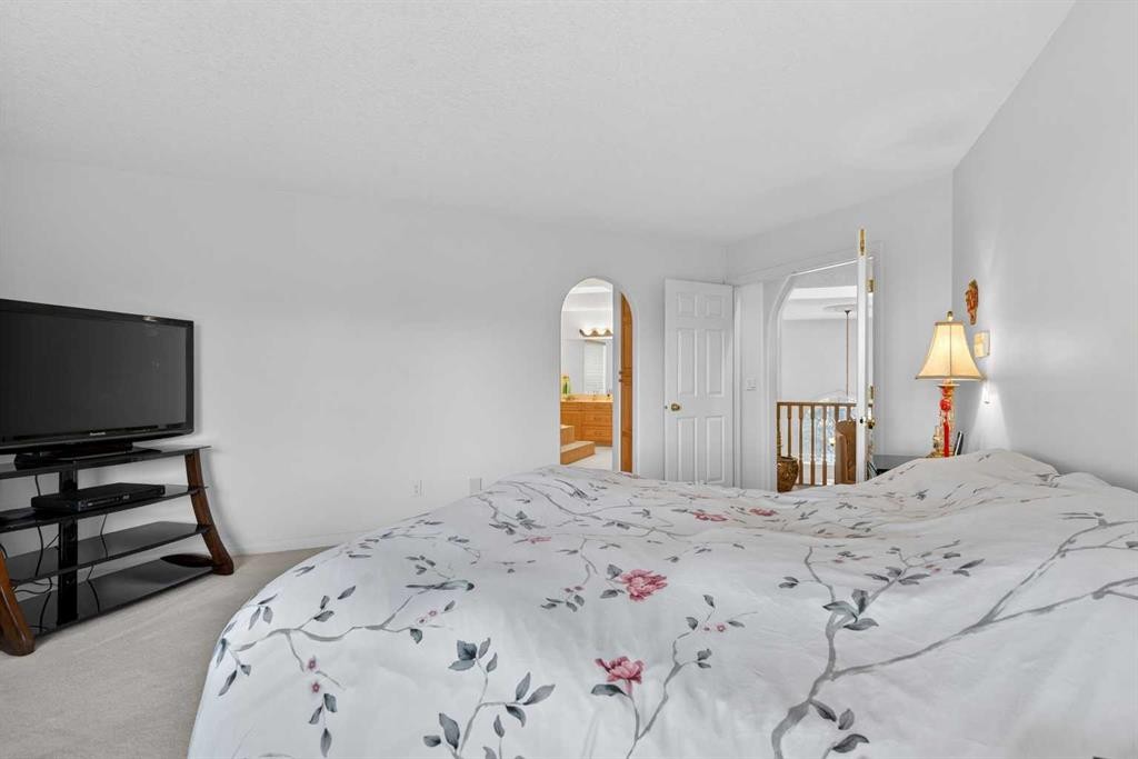 307 Hampstead Way Nw, Calgary, AB - Indoor Photo Showing Bedroom