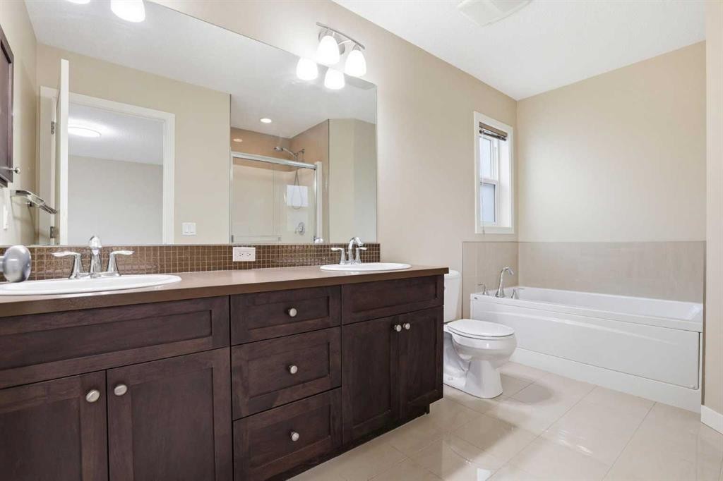37 Nolanfield Manor Nw, Calgary, AB - Indoor Photo Showing Bathroom
