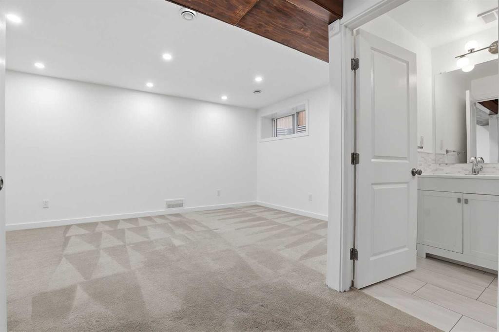 37 Nolanfield Manor Nw, Calgary, AB - Indoor Photo Showing Other Room