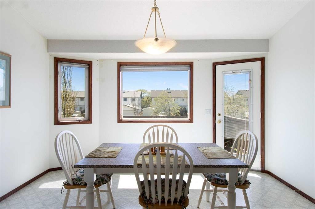 2 Madison Court, Strathmore, AB - Indoor Photo Showing Dining Room