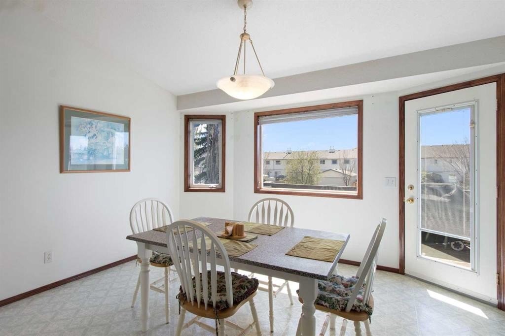 2 Madison Court, Strathmore, AB - Indoor Photo Showing Dining Room