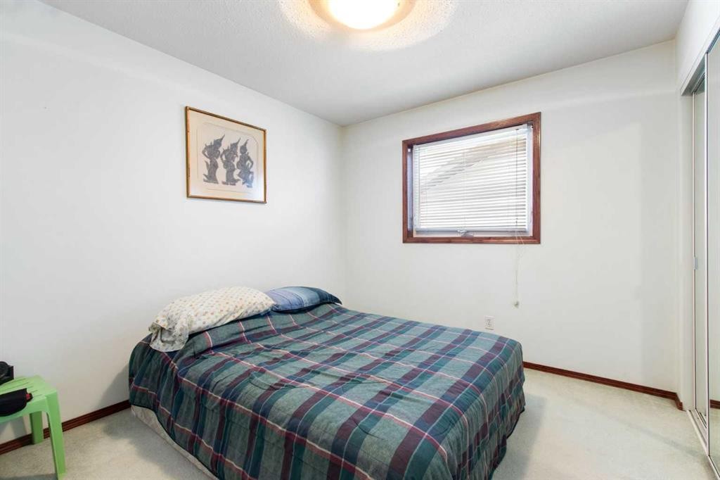 2 Madison Court, Strathmore, AB - Indoor Photo Showing Bedroom