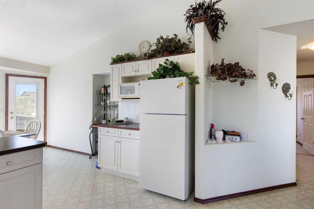 2 Madison Court, Strathmore, AB - Indoor Photo Showing Kitchen