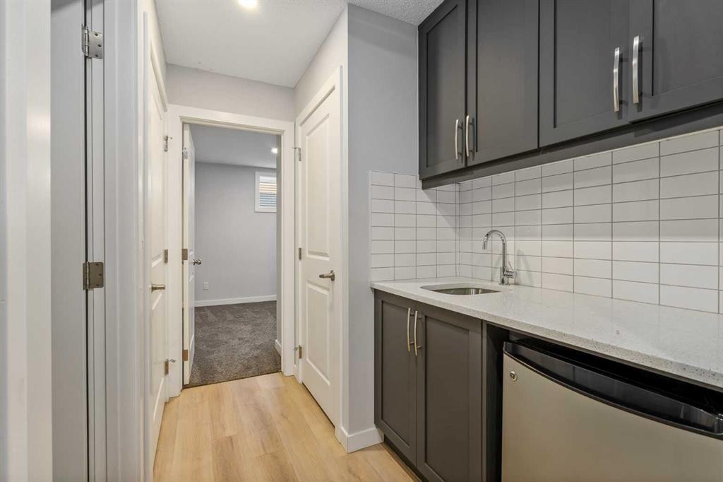 109 Dawson Drive, Chestermere, AB - Indoor Photo Showing Kitchen