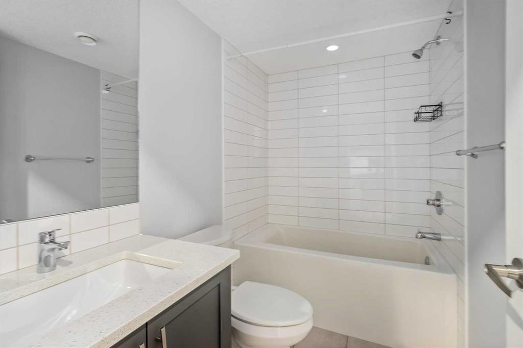 109 Dawson Drive, Chestermere, AB - Indoor Photo Showing Bathroom