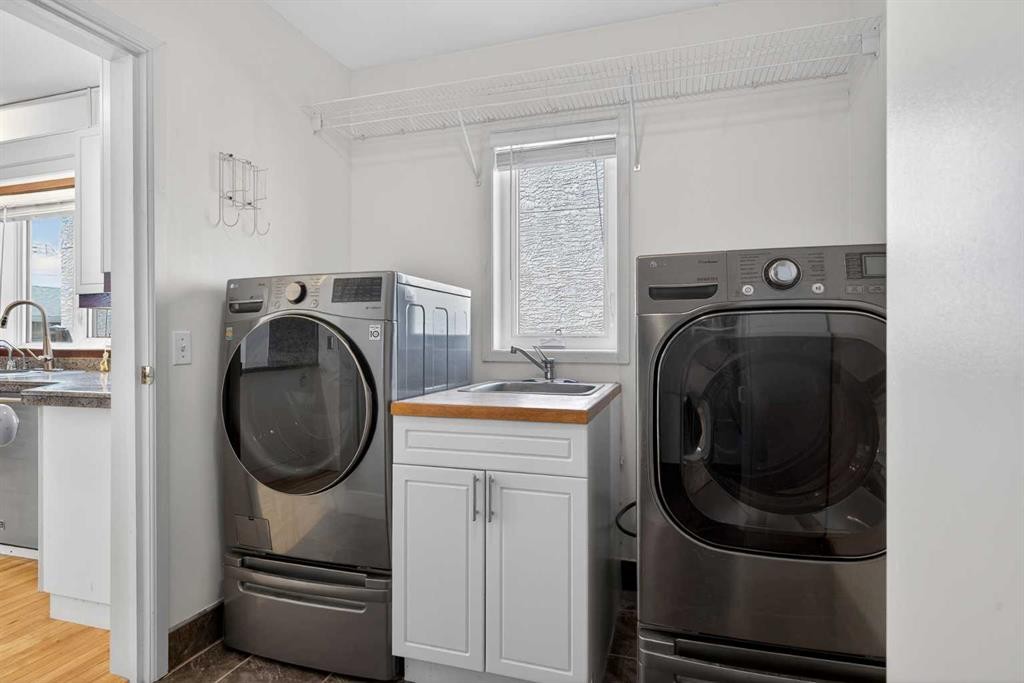 2011 6 Avenue Nw, Calgary, AB - Indoor Photo Showing Laundry Room