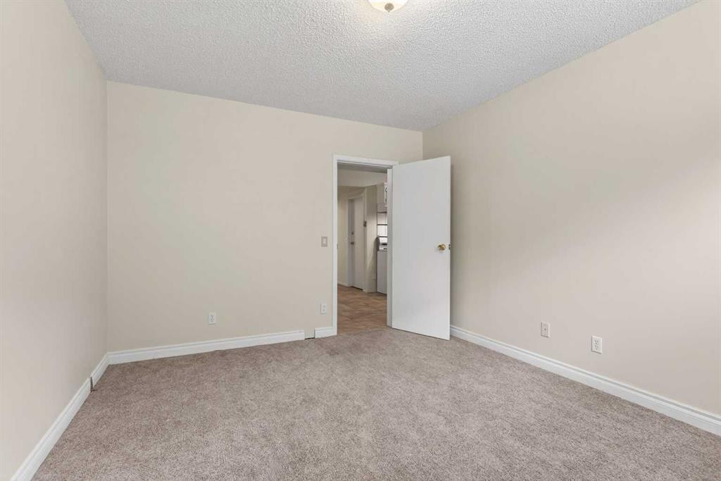 2011 6 Avenue Nw, Calgary, AB - Indoor Photo Showing Other Room