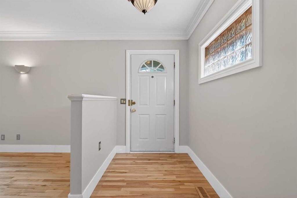 2011 6 Avenue Nw, Calgary, AB - Indoor Photo Showing Other Room