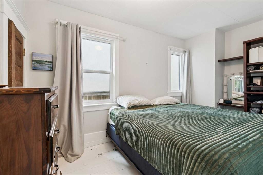 1305 20 Avenue Nw, Calgary, AB - Indoor Photo Showing Bedroom