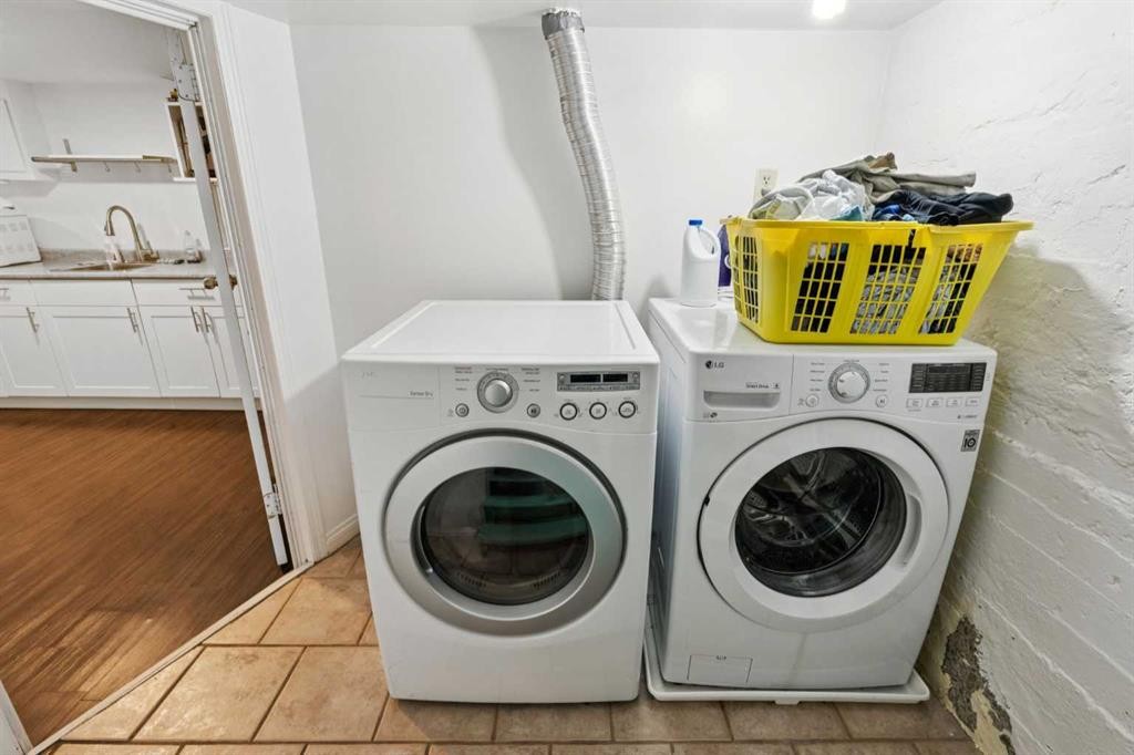 1305 20 Avenue Nw, Calgary, AB - Indoor Photo Showing Laundry Room
